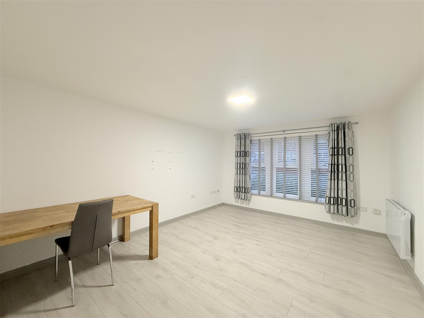 2 bed flat - ground floor in Chestnut Grove, Hyde – photo 5